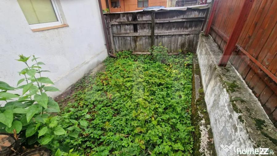 Casă cu 5 camere cu Teren 935 Mp în Central