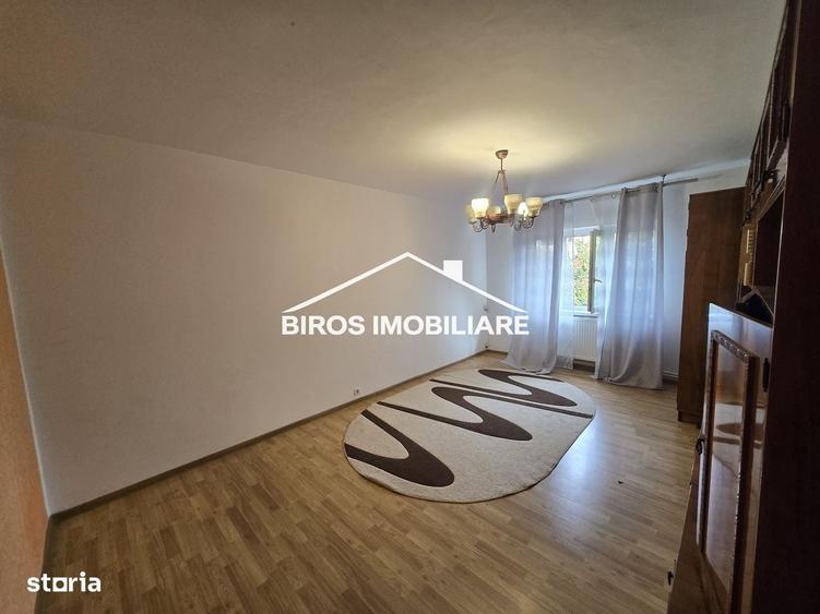 Apartament cu 3 camere decomandat în Rovine