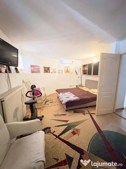 Casă cu 5 camere cu Teren 1600 Mp în Săcălășeni