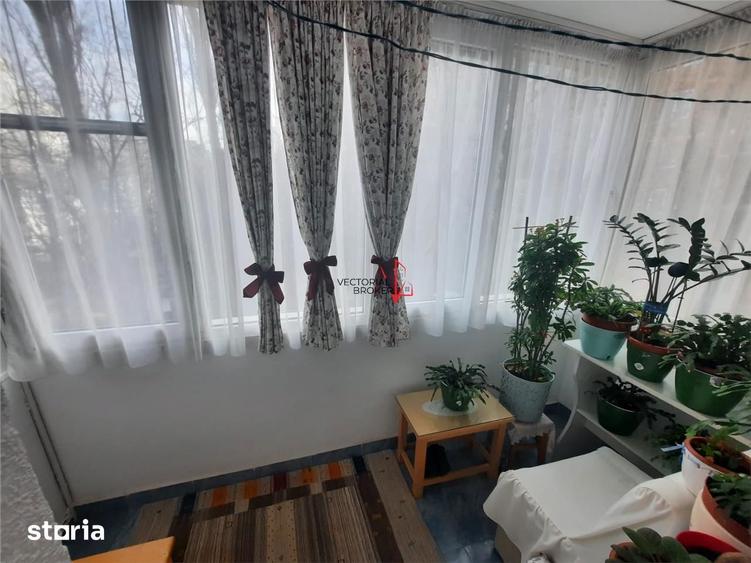 Apartament cu 3 camere semidecomandat în Gara de Nord