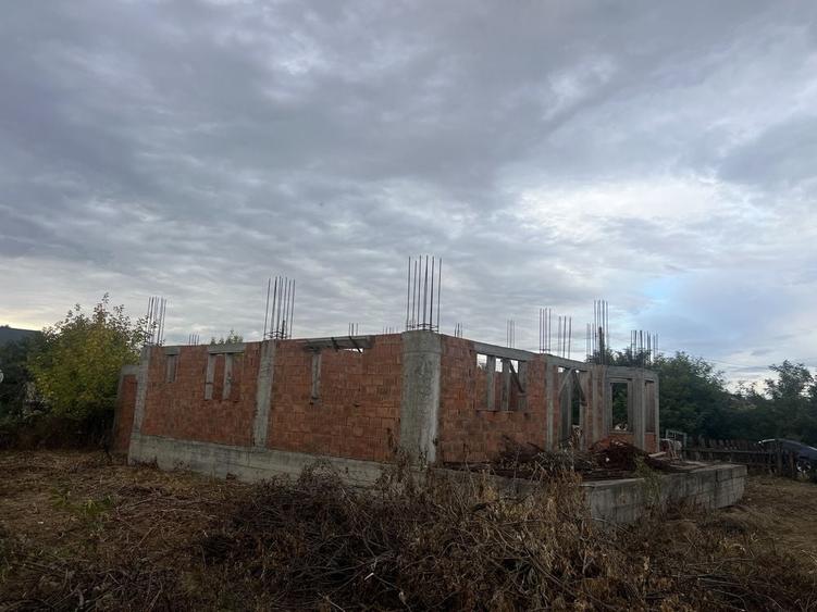 Casă cu 4 camere în Central