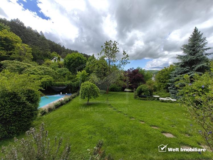 Casă individuală cu 5 camere cu Piscina în Florești