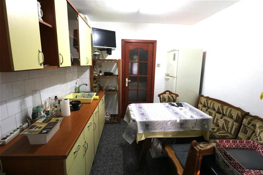 Apartament cu 3 camere decomandat în Aradului