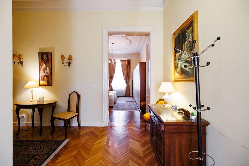 Apartament cu 3 camere semidecomandat, mobilat în Ultracentral