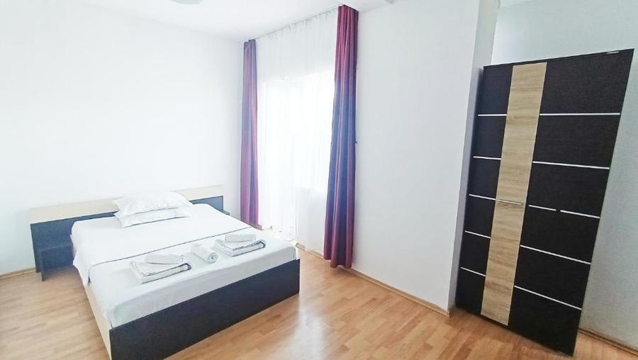 Casă individuală cu 5 camere cu Canalizare în Nord-Vest