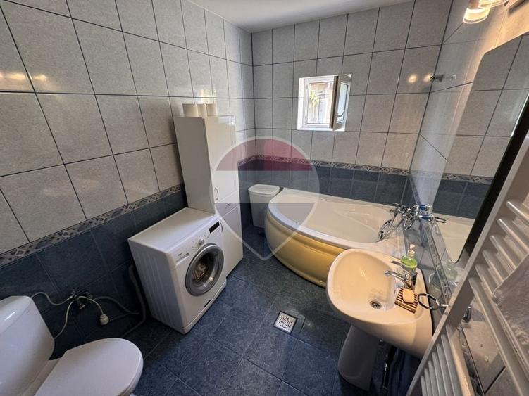 Casă individuală cu 6 camere cu Teren 268 Mp în Între Lacuri