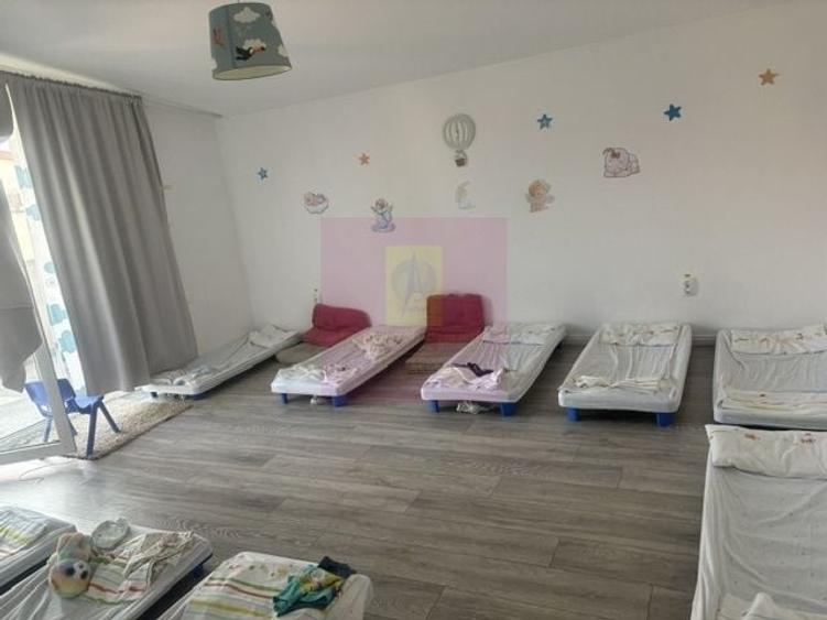 Casă cu 10 camere în Drumul Sării