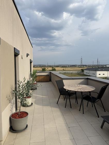 Apartament cu 3 camere semidecomandat în Nufărul