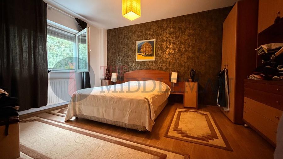 Apartament cu 5 camere decomandat, mobilat în Băneasa