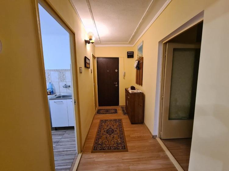 Apartament cu 4 camere decomandat în Vitan
