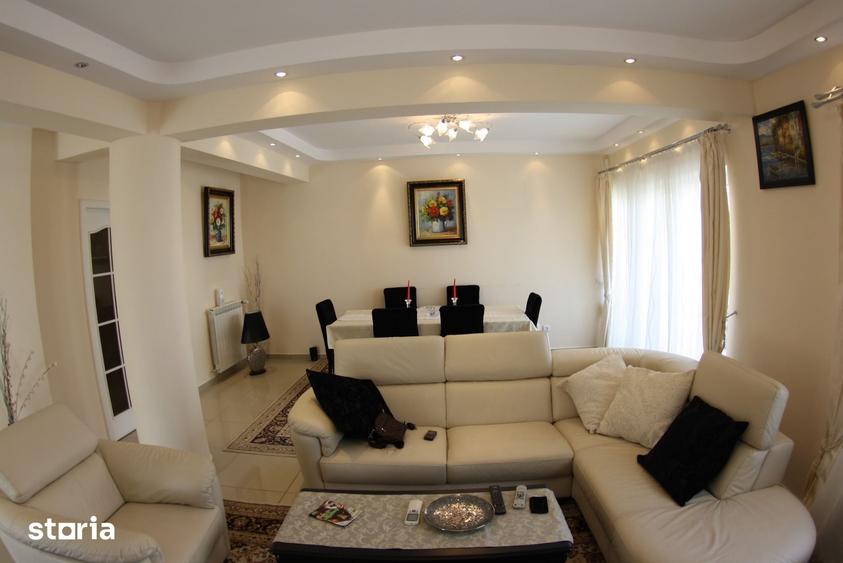 Casă cu 5 camere decomandat cu Teren 700 Mp în Central