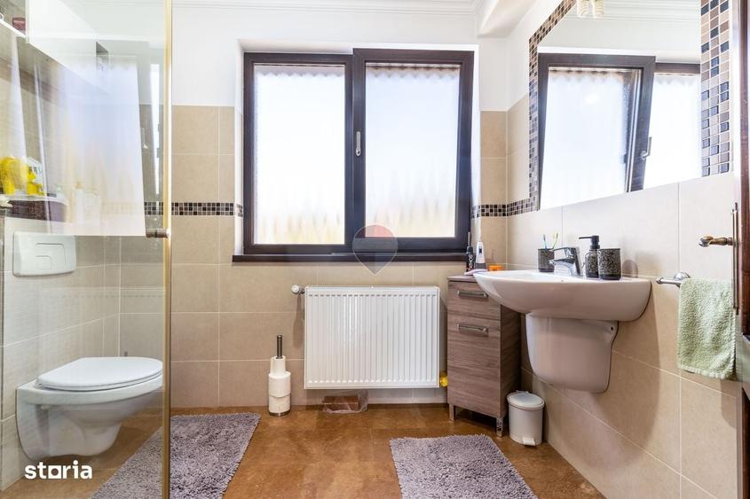 Casă cu 4 camere în Rădaia