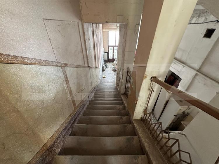 Spațiu comercial, de 900 mp, în Aiud