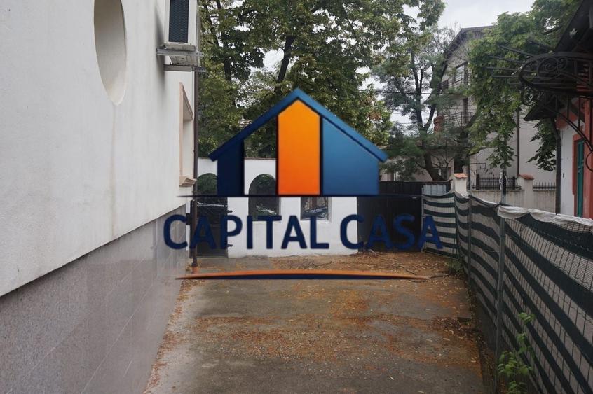 Casă cu 7 camere cu Canalizare în Crângași