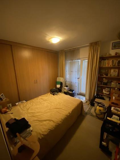 Apartament cu 4 camere decomandat în Tei