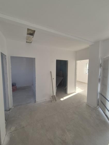 Casă cu 4 camere în Lazuri