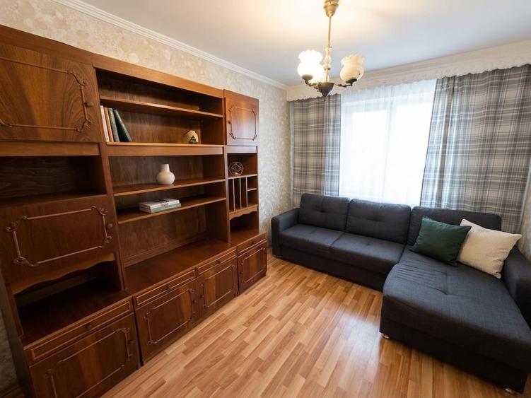 Apartament cu 3 camere decomandat, mobilat în Central