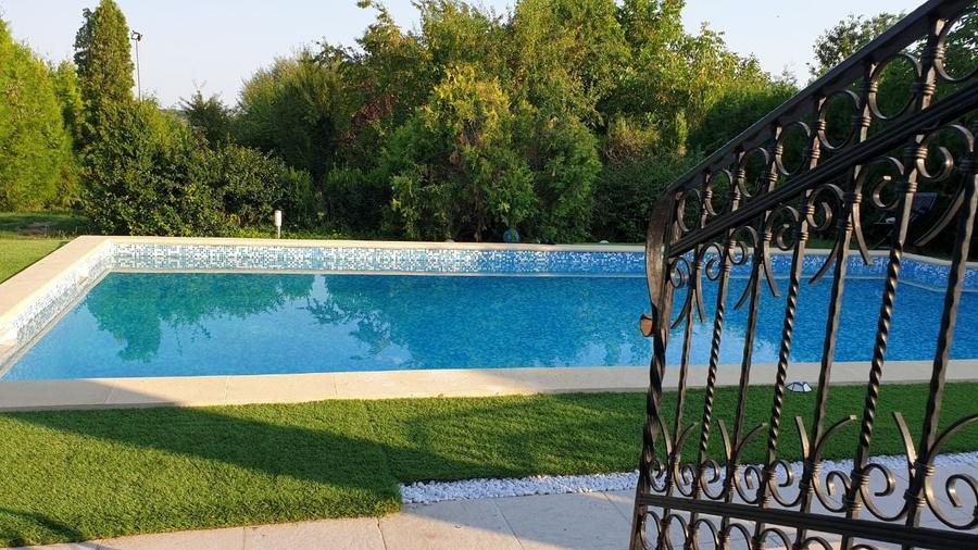 Casă individuală cu 6 camere cu Canalizare în Crevedia