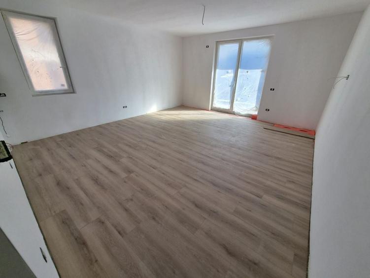 Apartament cu 2 camere decomandat în Girocului
