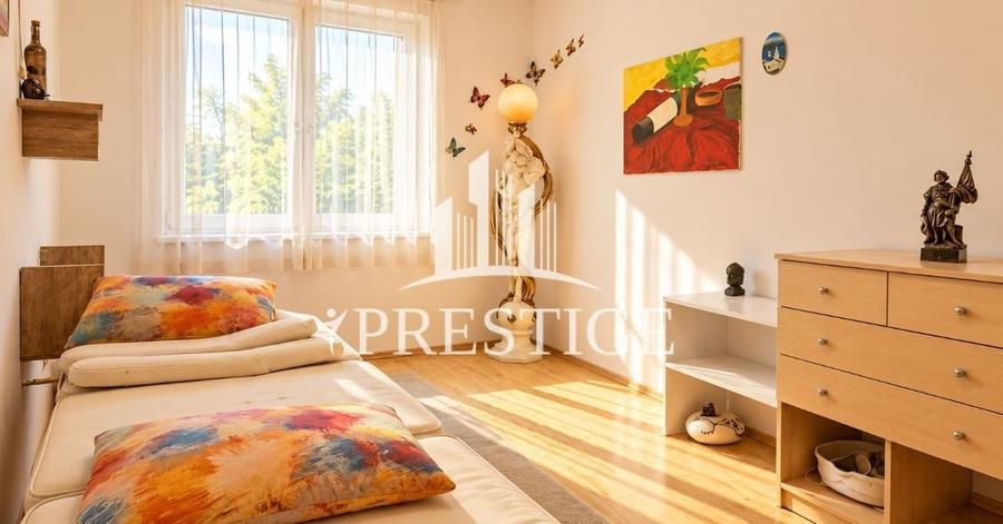 Apartament cu 3 camere decomandat, mobilat în Ștrand