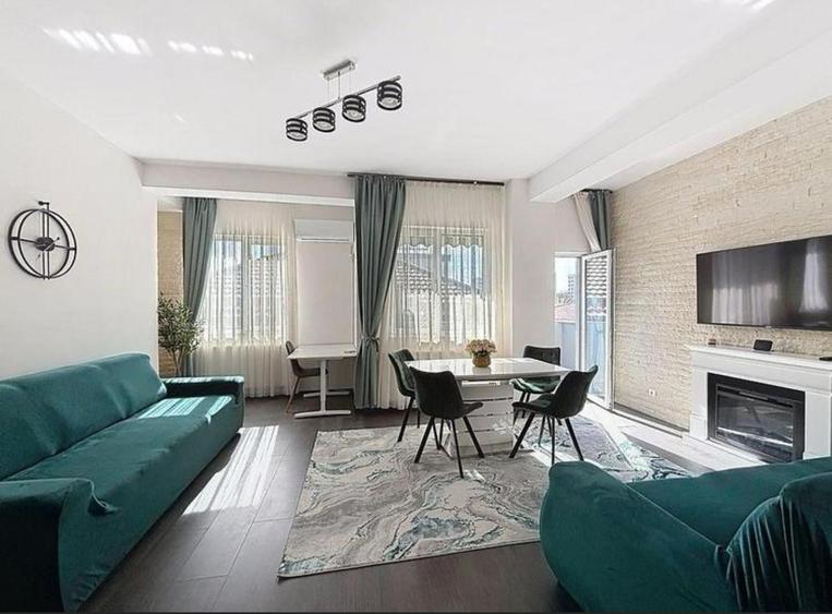 Apartament cu 3 camere semidecomandat în Militari