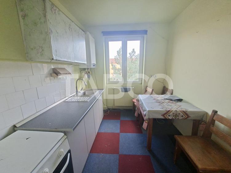 Apartament cu 2 camere semidecomandat, mobilat în Mihai Viteazul