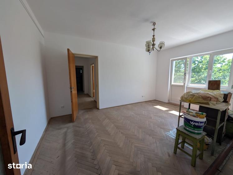Apartament cu 3 camere semidecomandat în Nord