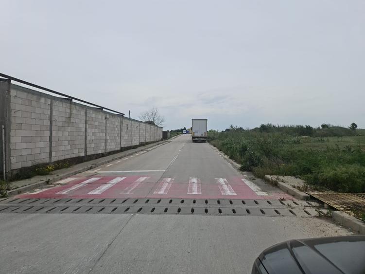Teren Construcții intravilan de 25000 mp, în Lazu
