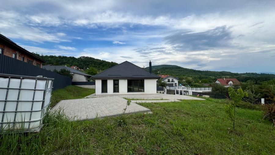 Casă individuală cu 5 camere cu Canalizare în Exterior Est