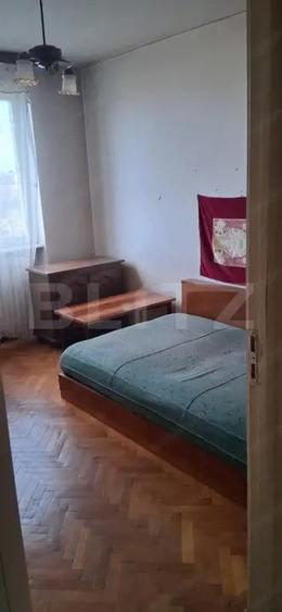 Apartament cu 4 camere decomandat în Central
