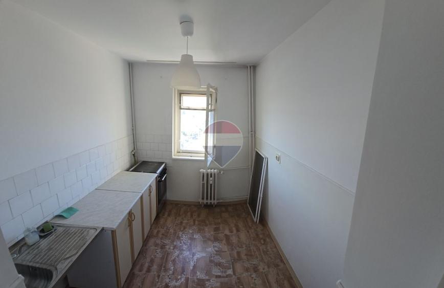 Apartament cu 3 camere decomandat, mobilat în Republicii