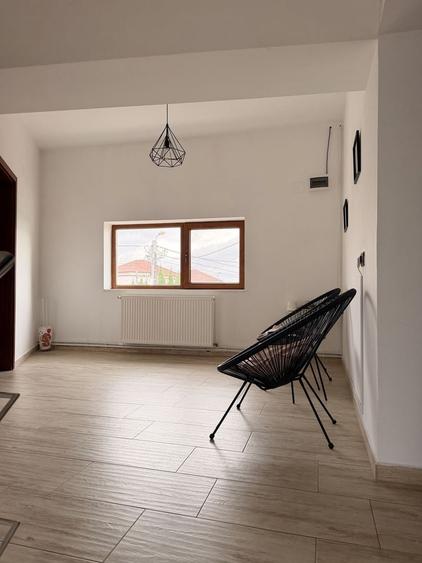 Casă cu 4 camere în Palazu Mare