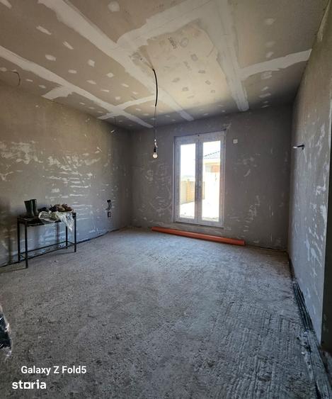 Casă cu 3 camere cu Teren 560 Mp în Oșorhei