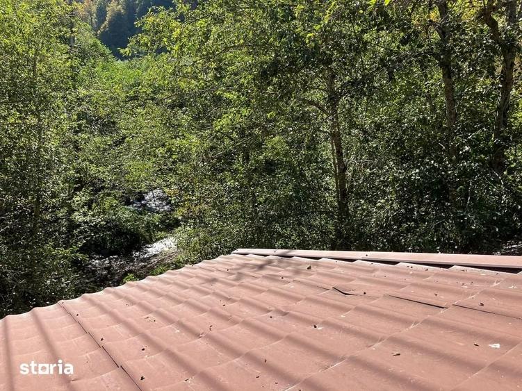 Casă cu 10 camere cu Teren 900 Mp în Cârțișoara