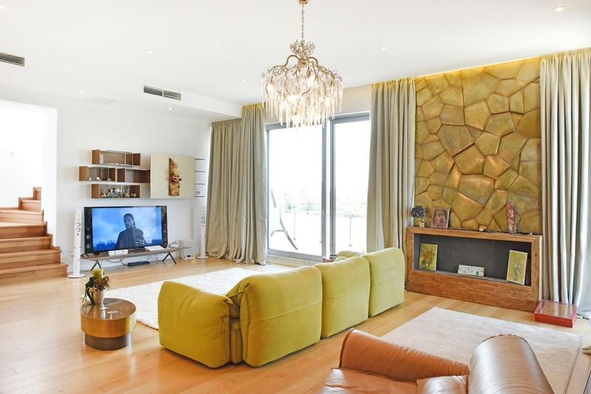 Apartament cu 4 camere semidecomandat, mobilat în Băneasa