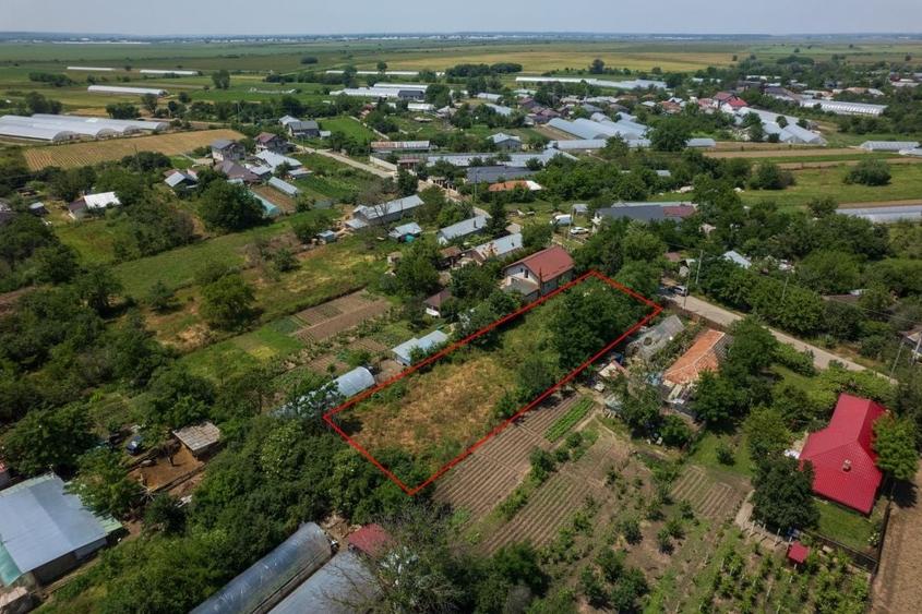 Teren Construcții intravilan de 1158 mp, în Vărăști