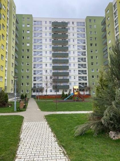 Apartament cu 2 camere decomandat în Tractorul