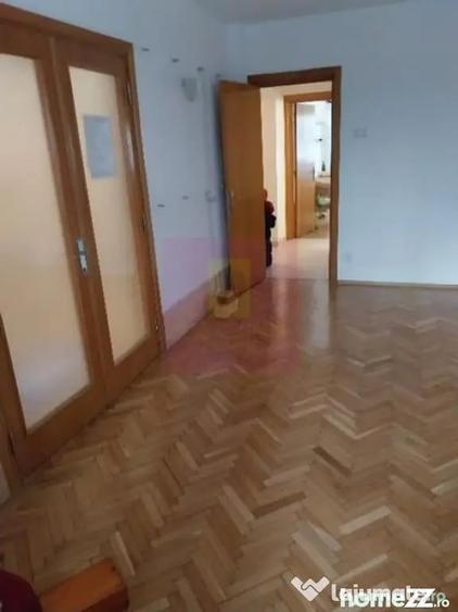 Apartament cu 4 camere decomandat în Muncii