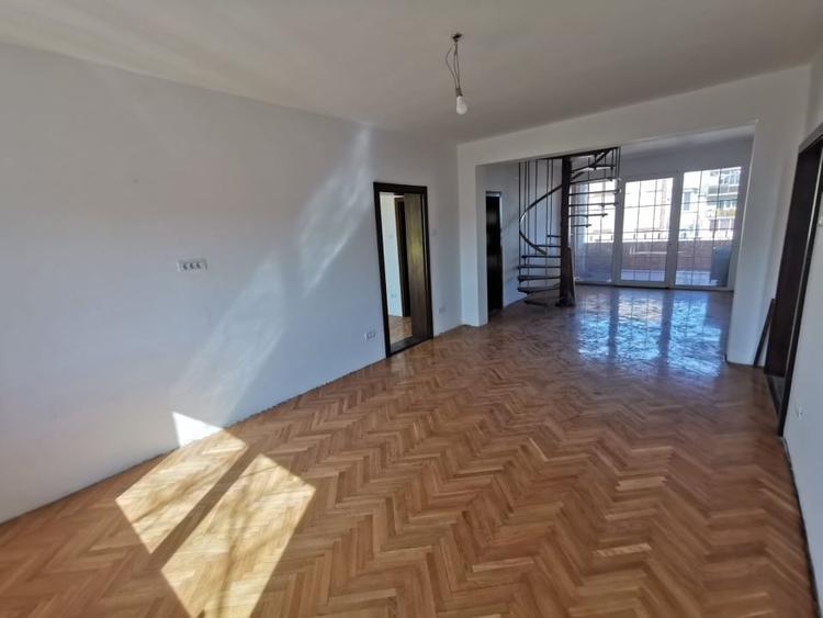 Apartament cu 5 camere decomandat în Elisabetin