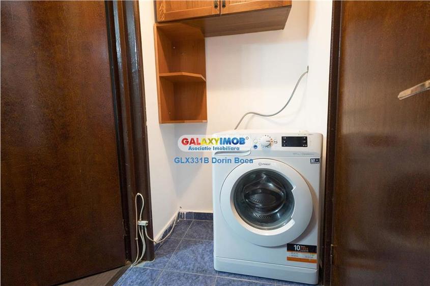Apartament cu 3 camere semidecomandat în Tei