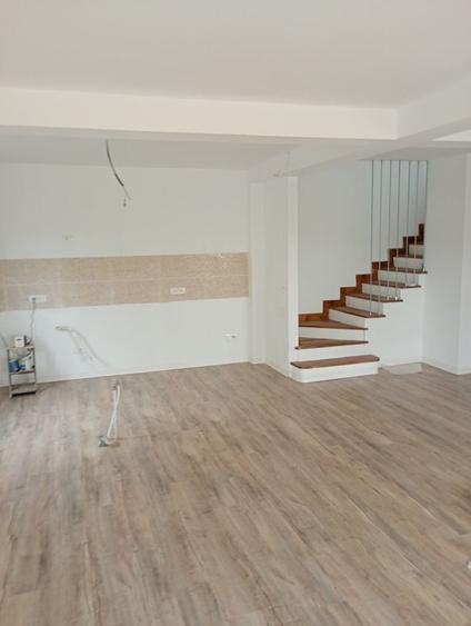 Casă cu 4 camere în Măgura