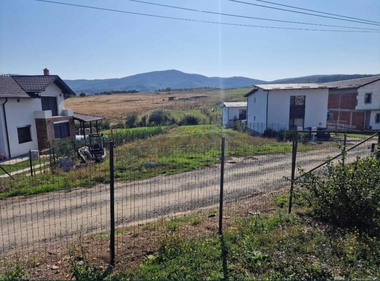 Teren Construcții intravilan de 1260 mp, în Periferie