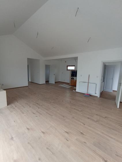 Casă individuală cu 3 camere cu Teren 440 Mp în Periferie