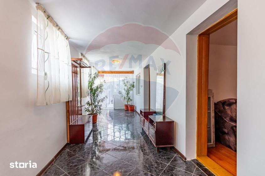 Casă cu 5 camere cu Teren 1842 Mp în Șotânga