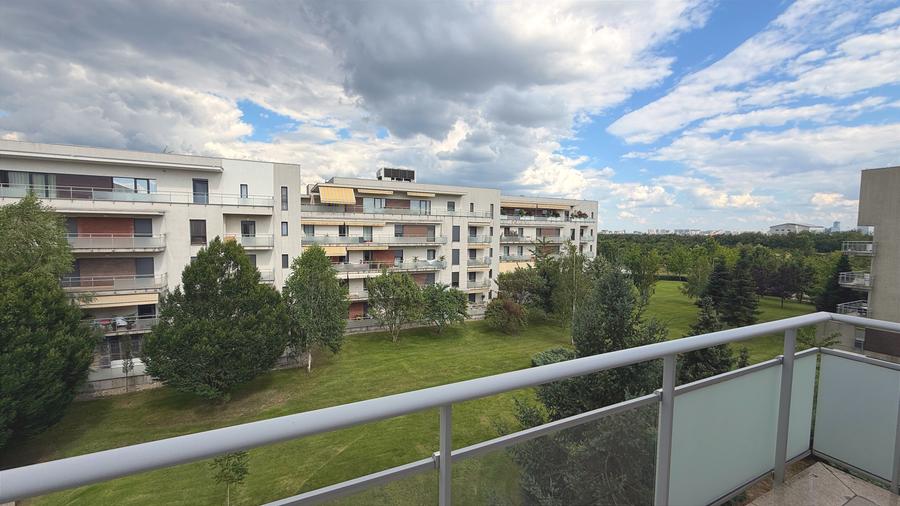 Apartament cu 3 camere decomandat, mobilat în Băneasa — fotografia 1