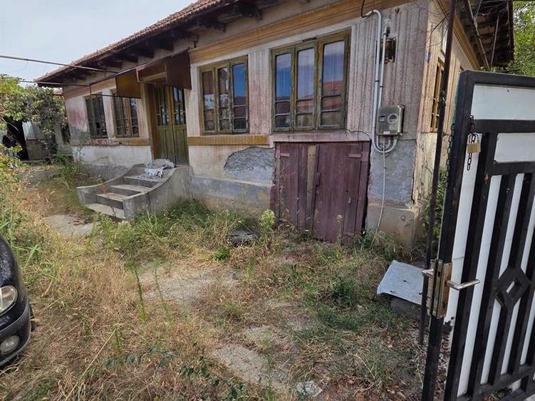 Casă individuală cu 3 camere cu Teren 1000 Mp în Preajba