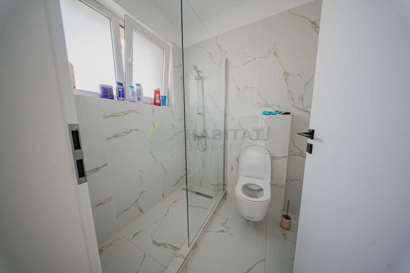 Casă individuală cu 4 camere cu Canalizare în Tunari