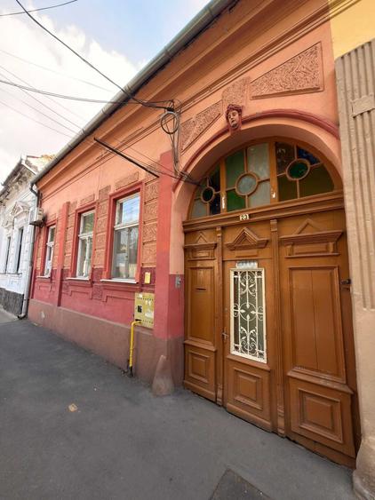 Casă cu 4 camere în Central
