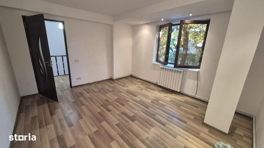 Apartament cu 5 camere decomandat în Grivița