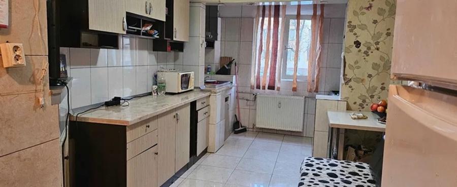 Apartament cu 2 camere semidecomandat, mobilat în Crângași